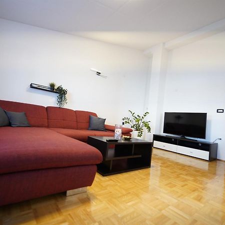Apartments Loncar-Near Zrce Beach 노바야 외부 사진