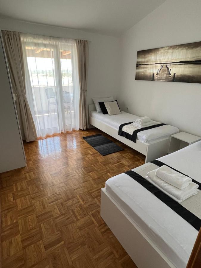 Apartments Loncar-Near Zrce Beach 노바야 외부 사진