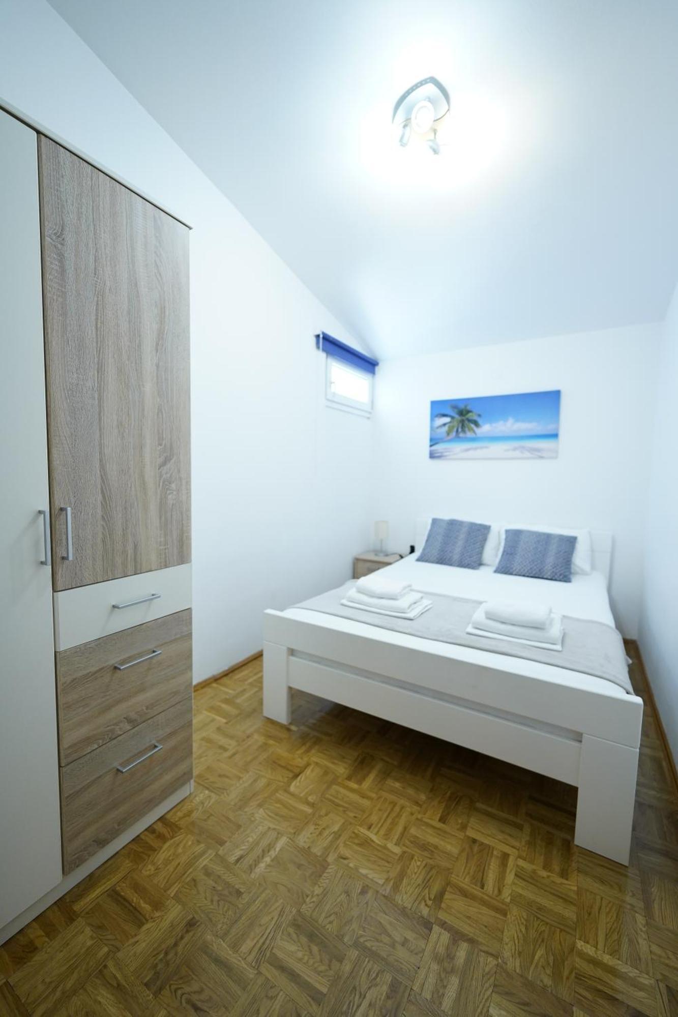 Apartments Loncar-Near Zrce Beach 노바야 외부 사진