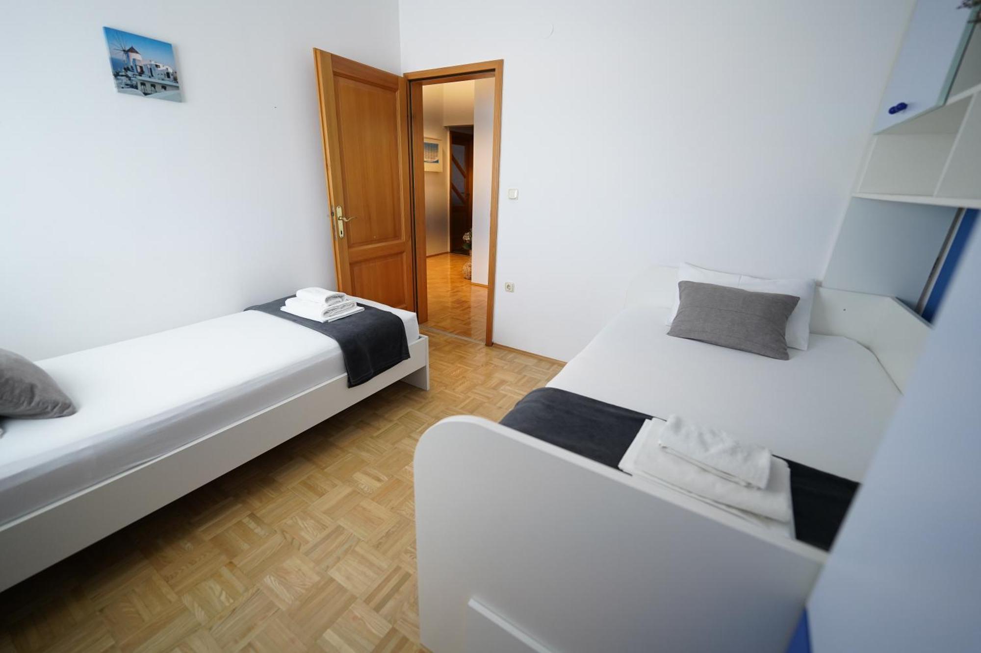 Apartments Loncar-Near Zrce Beach 노바야 외부 사진